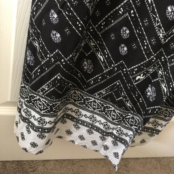 NWT Forever 21 Black/Blue/white paisley maxi dress - Picture 4 of 6